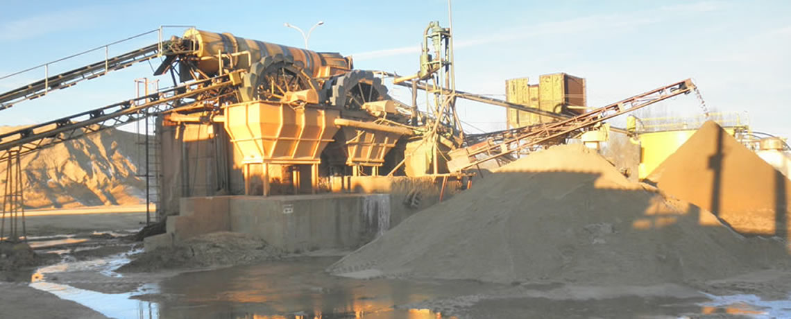 Camión excavadora Graveras Gómez S.L